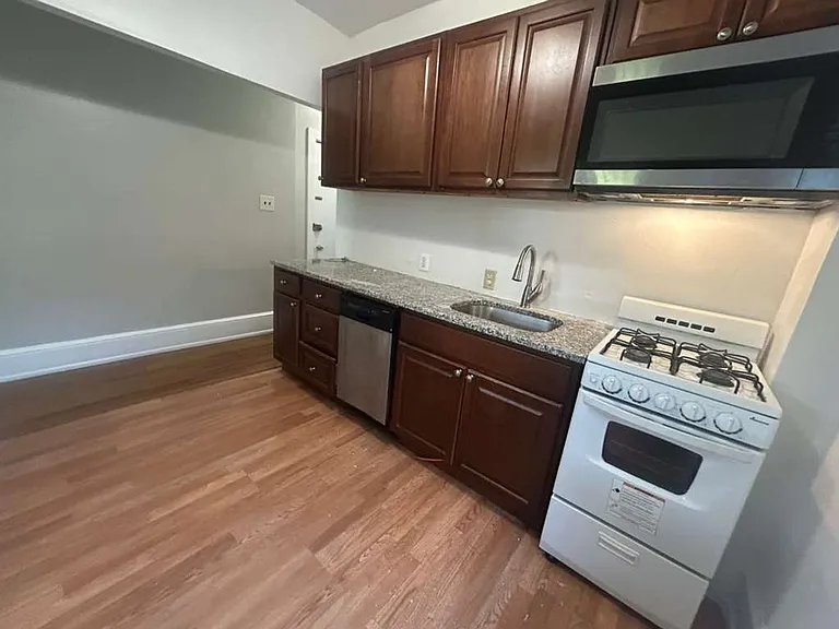 2254 Bryn Mawr Ave — Photo 7