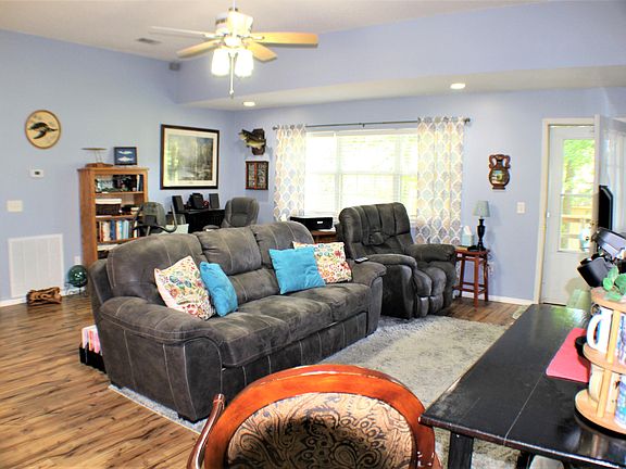 5th image of 18 Mockingbird Ln