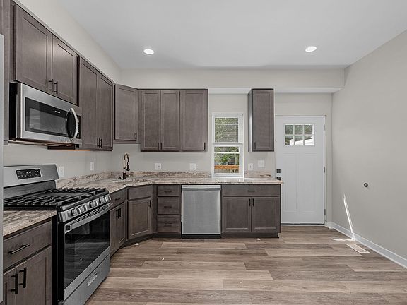 5th image of 517 E 27th St
