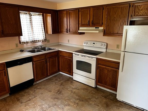 2nd image of 2175 Violet Cir #1