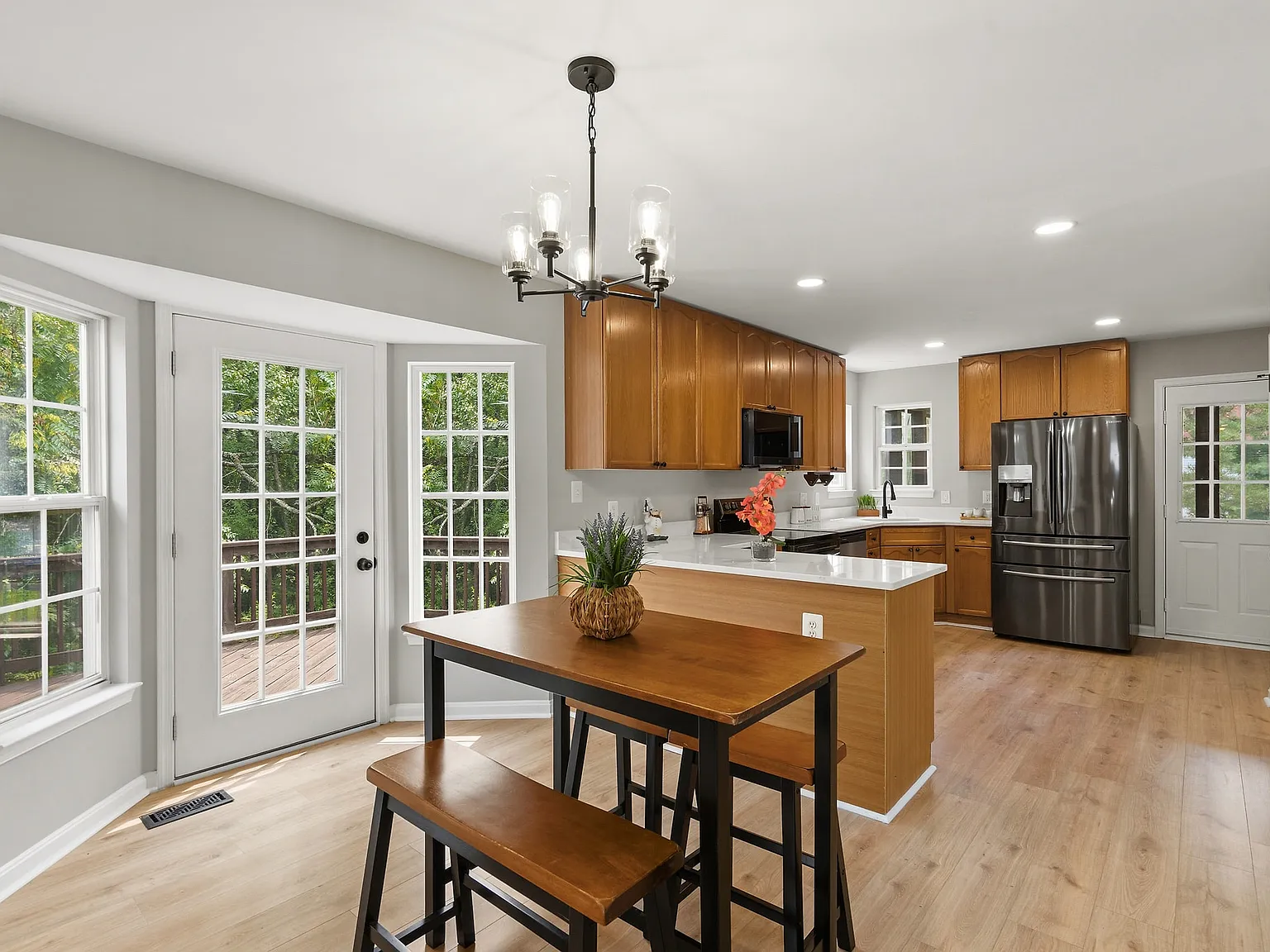 4 bed, 3318 sqft, $3,350 — Photo 4