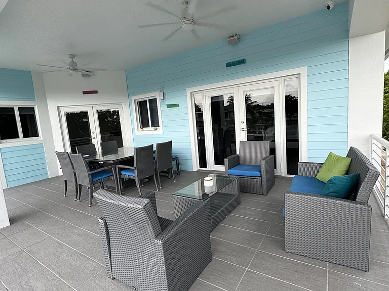Shaw Dr — Photo 16