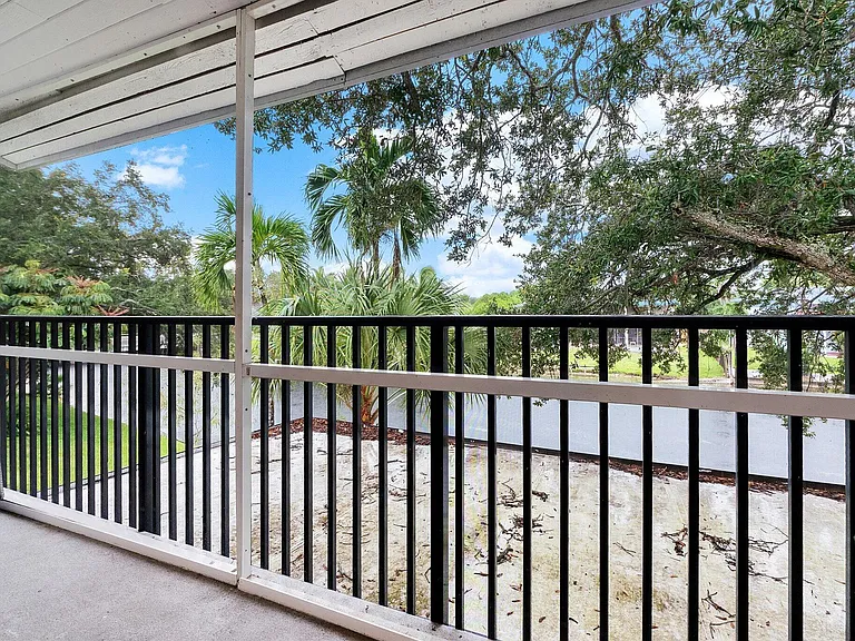 9897 Fairway Cove Ln — Photo 26