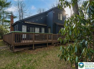 112 Crazy Horse Ct, Long Pond, PA 18334