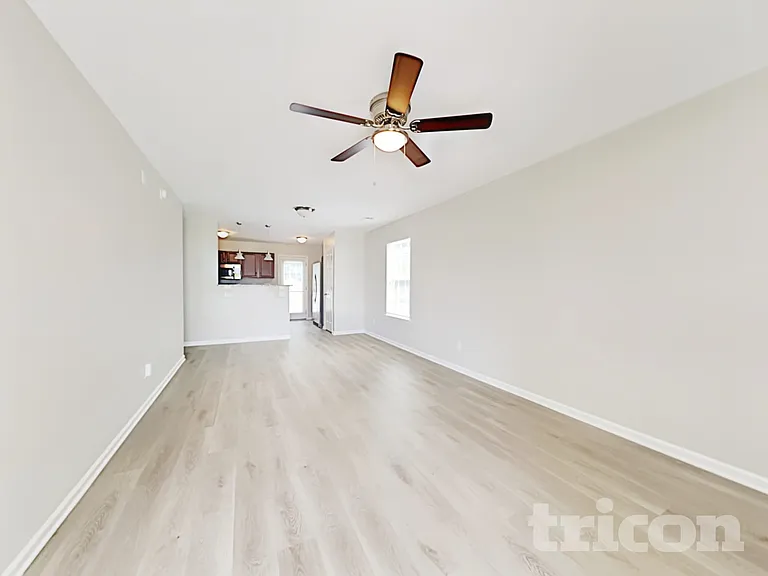 248 Eagle Pointe Dr — Photo 2