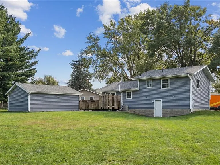 1429 Columbus Dr — Photo 21
