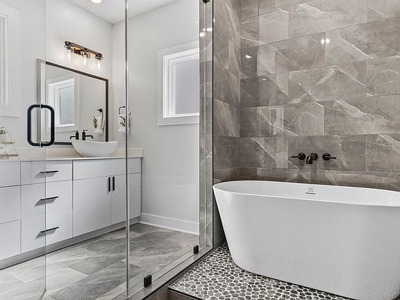 4th image of 645 Canterbury Rd