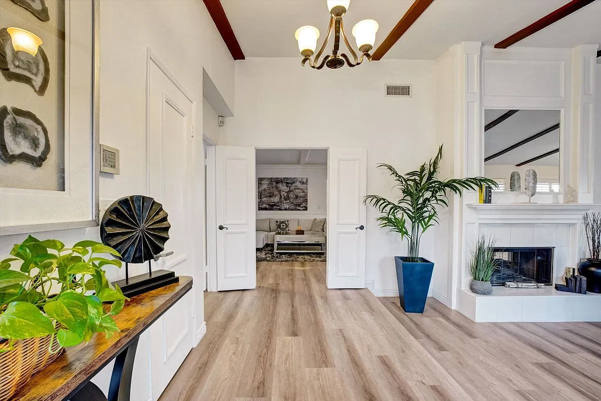 5 bed, 3.0 bath, 2869 sqft, $5,999 — Photo 2