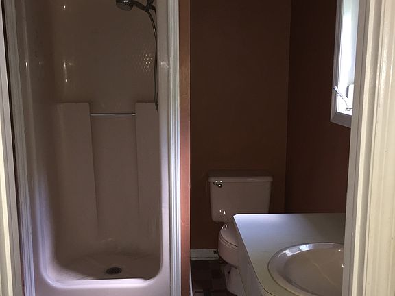 5th image of 56 E Oak St