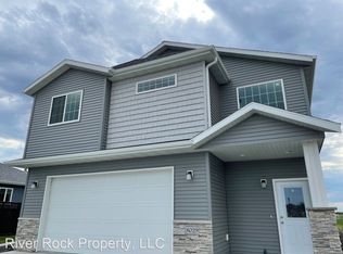 8029 Goldfinch Dr, Horace, ND 58047