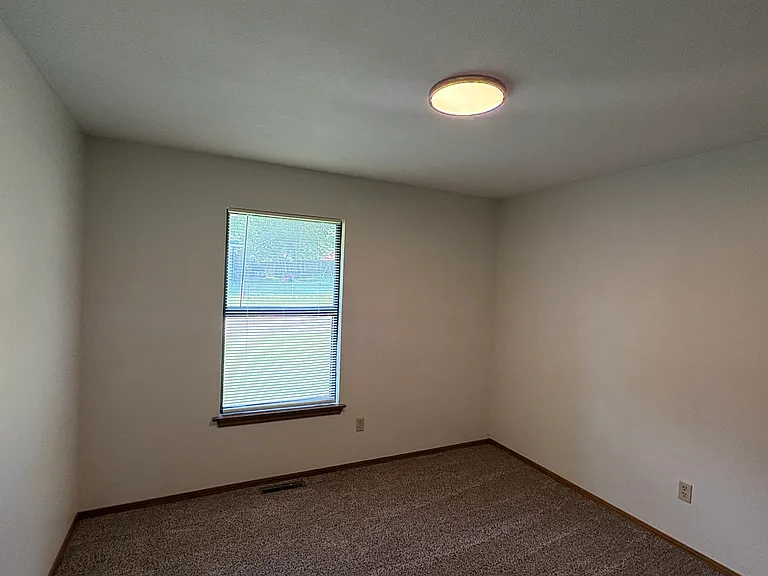1000 E Bingham St — Photo 7