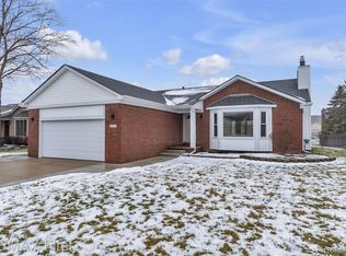 47179 Southern Cross Dr, Macomb, MI 48044
