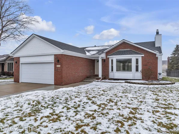 47179 Southern Cross Dr, Macomb, MI 48044