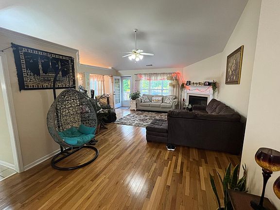2nd image of 1329 Pecan Grove Pl