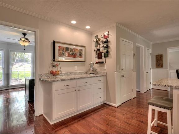 4th image of 4427 E Brandon Dr