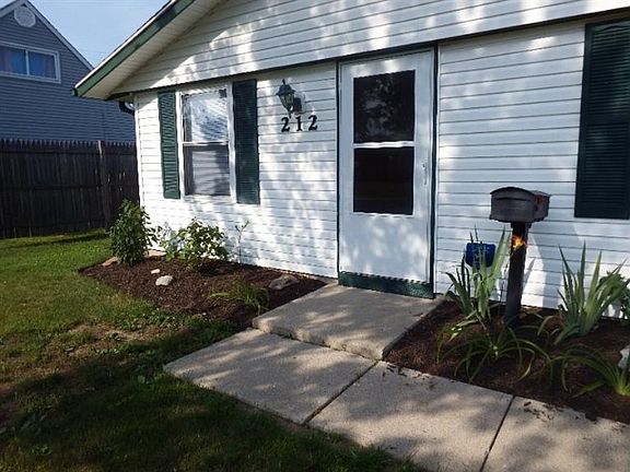 3rd image of 212 Slayton St