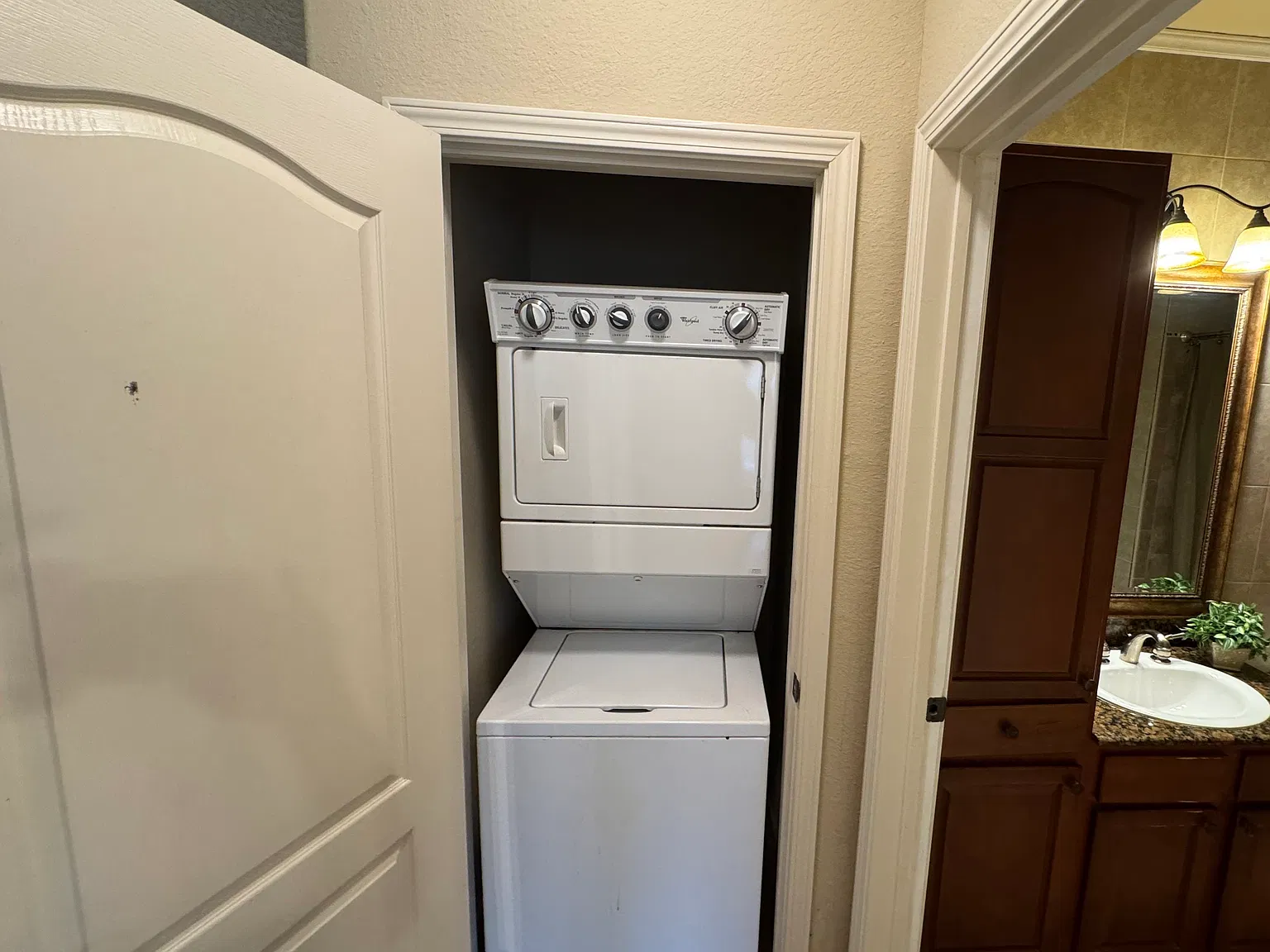 912 Charo Pkwy — Photo 1