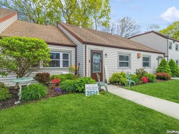 524 Lake Court #524, Middle Island, NY 11953