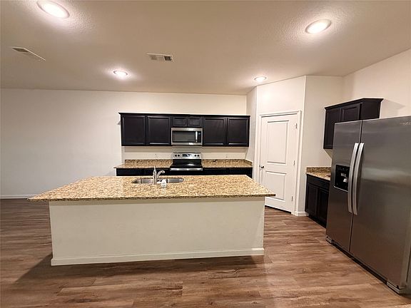 4th image of 320 Frio River Rd