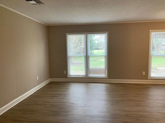 3rd image of 6025 Pinebrook Dr
