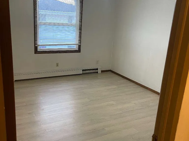 1360 Western Ave #4 — Photo 6
