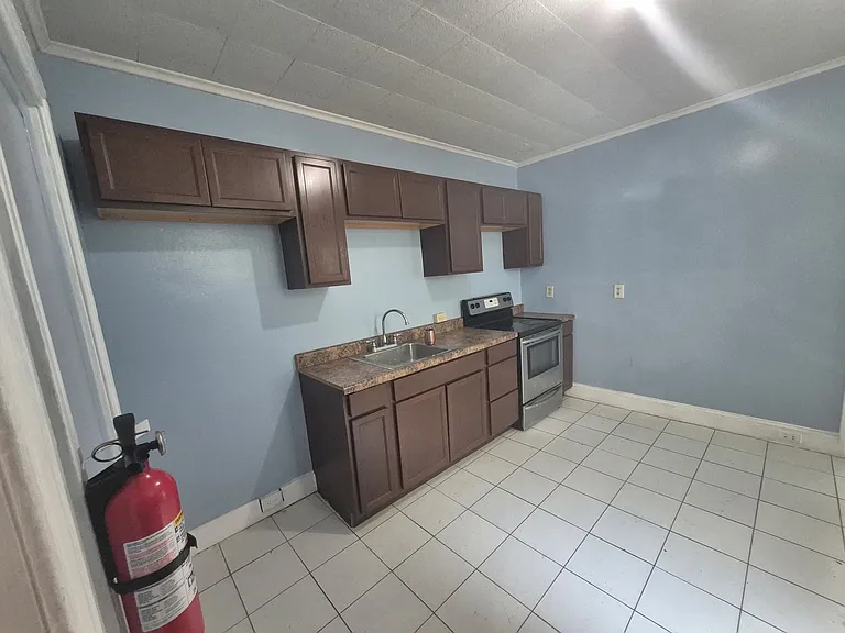 523 N 9th St #1 — Photo 9