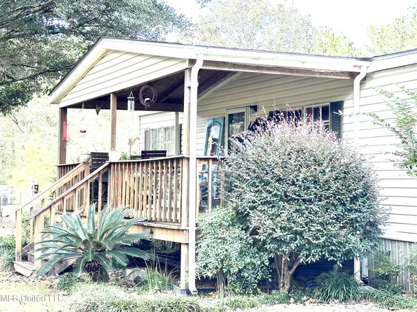 45 Waguespack Ln, Poplarville, MS 39470