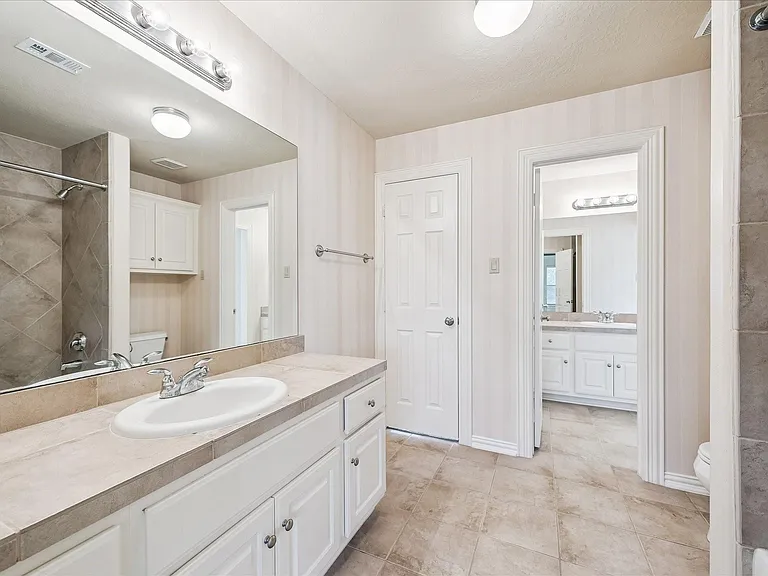 2210 Bywater Dr — Photo 44
