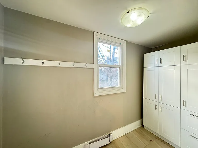 974 King St E #2 — Photo 9