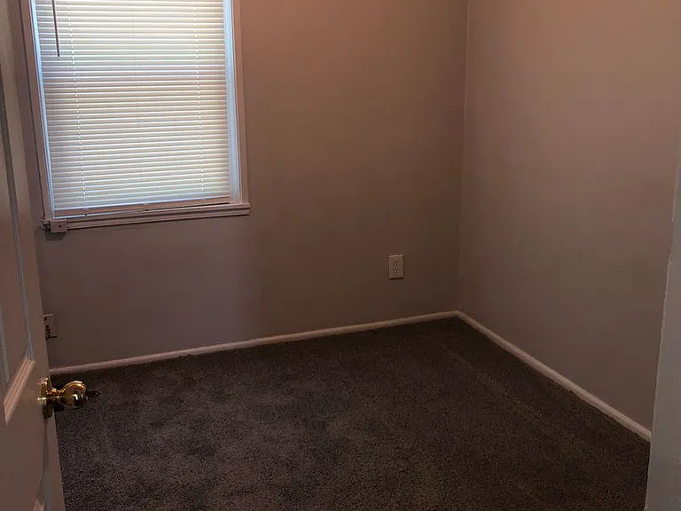 2563 Southdene Ave — Photo 12