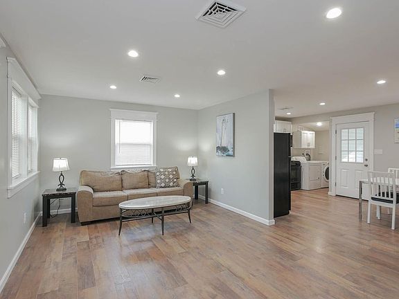 3rd image of 123 Lehigh Ave