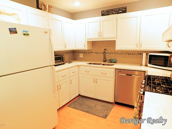 5th image of 2131 Cranbrook Dr NE
