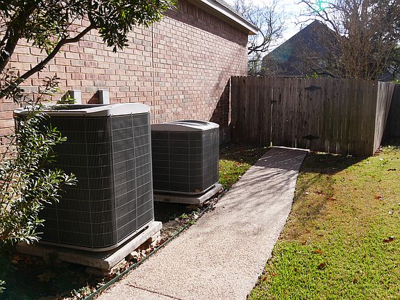 4th image of 3319 Marcasite Dr