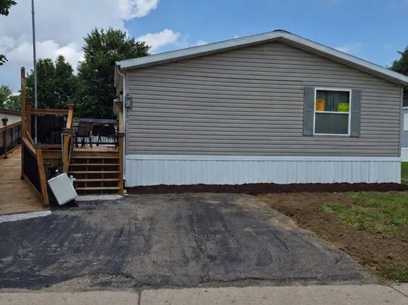 366 Diamond Cir, Whitmore Lake, MI 48189