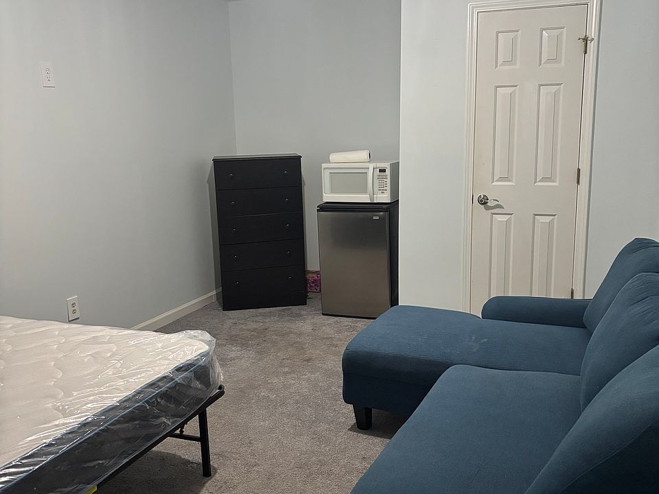 1st image of 5599 Mountain Cres