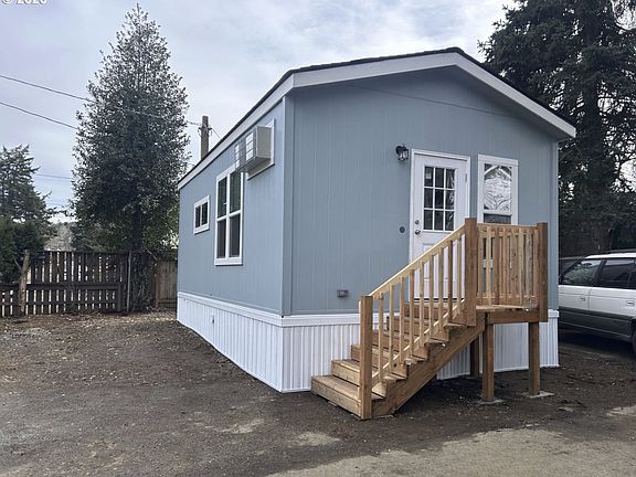 3rd image of 8460 SE Clatsop St