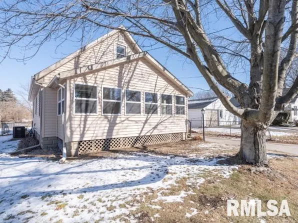 102 Lawndale Ave, Bartonville, IL 61607