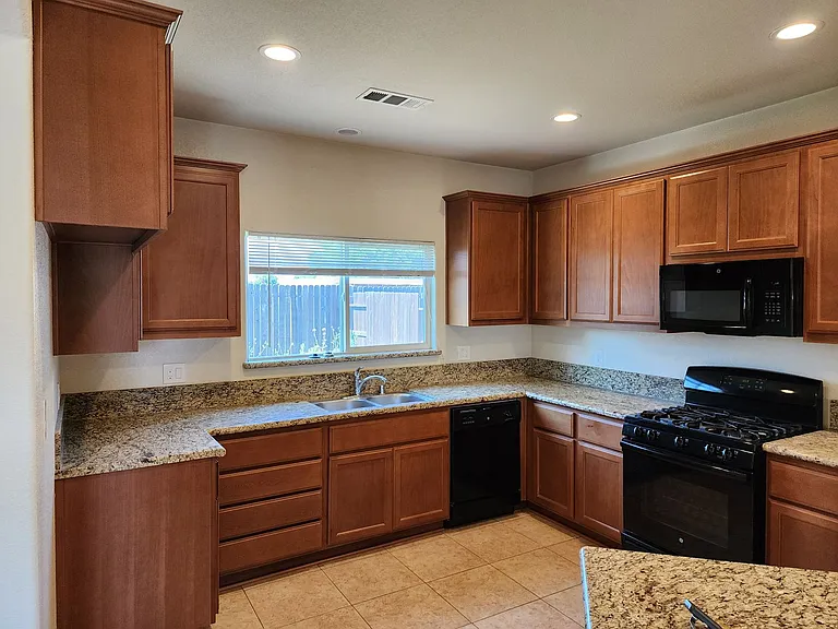 1321 Kaya Dr — Photo 2