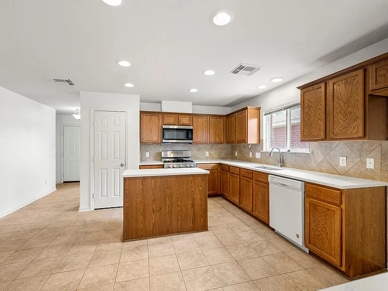 3211 Falcon Trail Dr — Photo 29