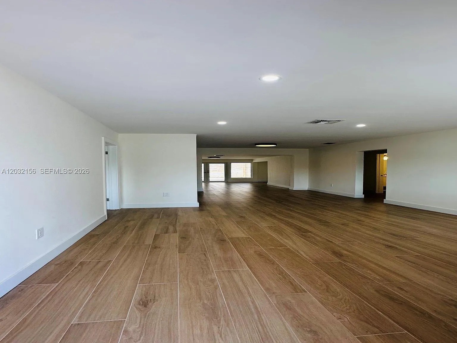 4 bed, 2.0 bath, $5,200 — Photo 3