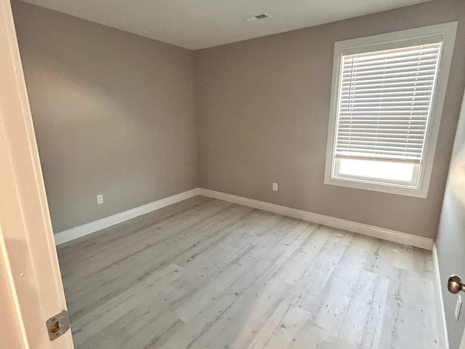 4 bed, 2.5 bath, 1500 sqft, $1,800 — Photo 1