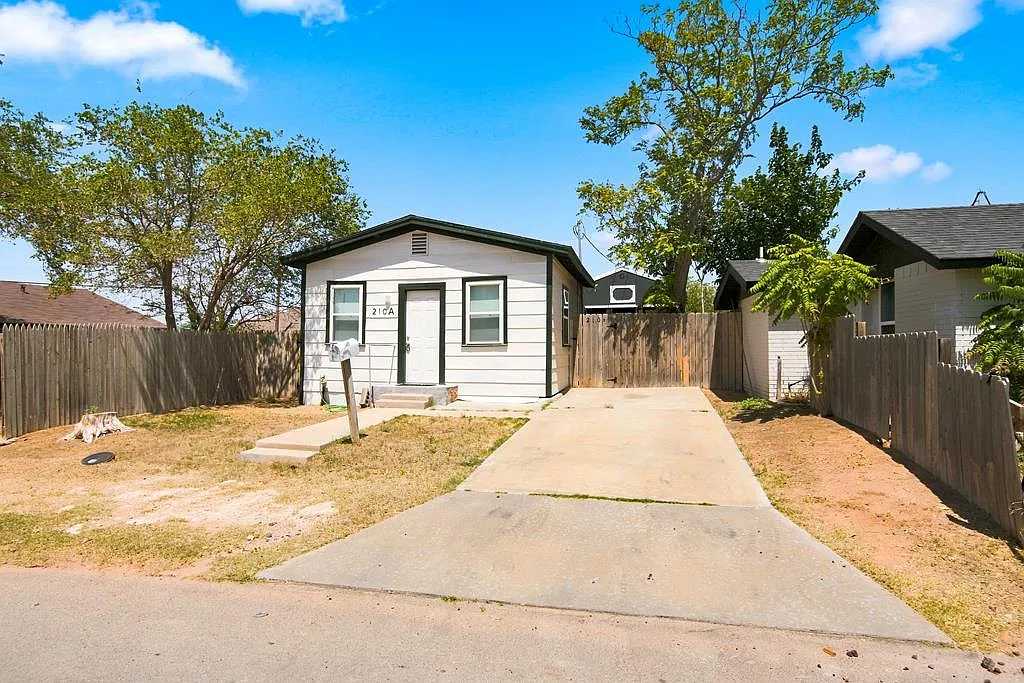 1 bed, 1.0 bath, 600 sqft, $950 — Photo 1