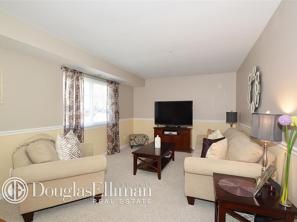 1st image of 287 Lake Pointe Dr
