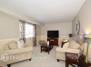 287 Lake Pointe Dr, Middle Island, NY 11953