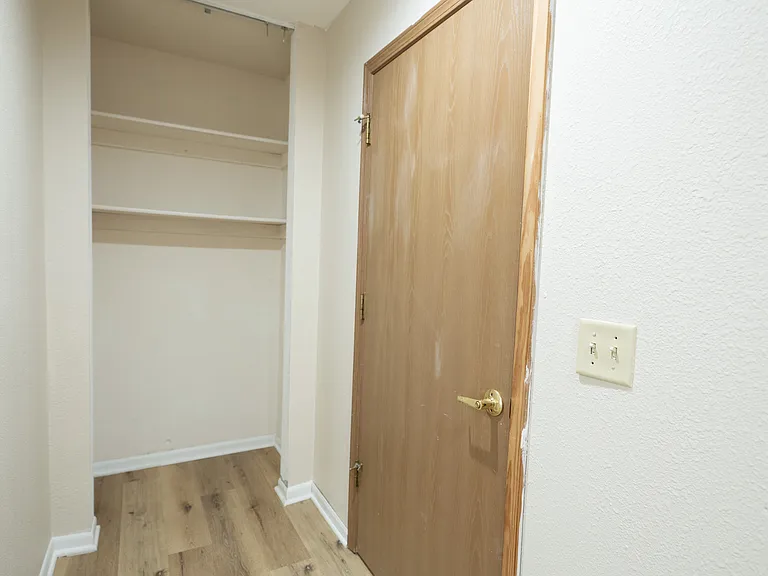 201 N Cedar St #7 — Photo 4