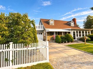 630 9th St, West Hempstead, NY 11552