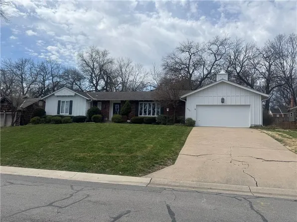 8120 Sagamore Rd, Leawood, KS 66206