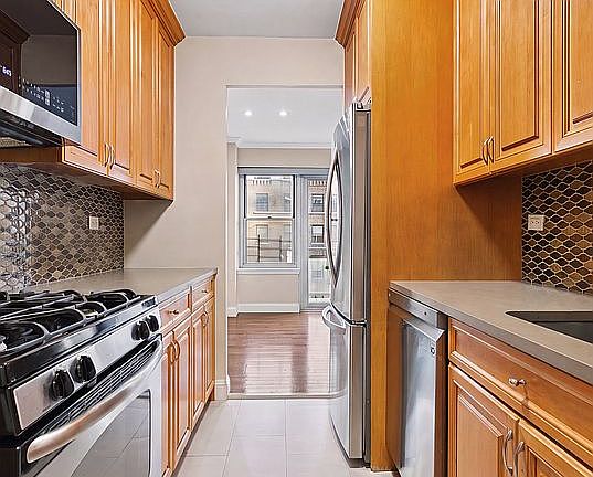 5th image of 118 E 60th St #8CD