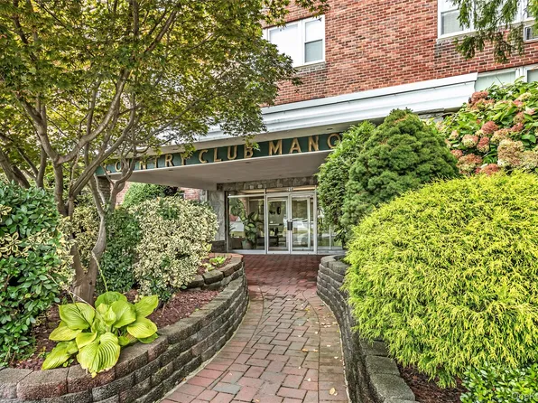 250 W Merrick Road #2L, Freeport, NY 11520