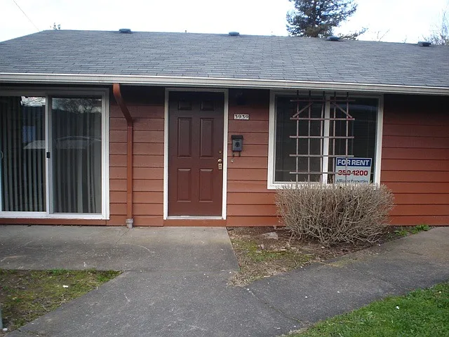 3939 N Kerby Ave photo 1